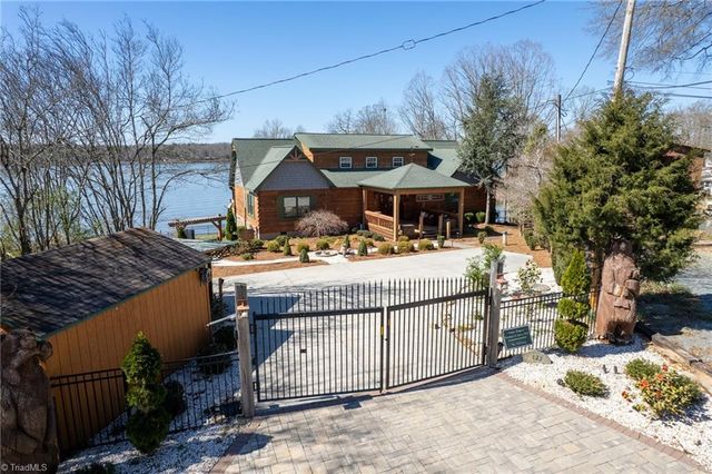 423 N Shore Drive, Lexington, NC 27292