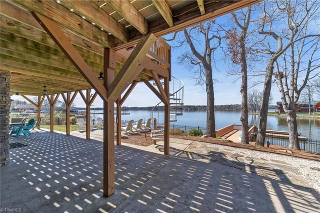 423 N Shore Drive, Lexington, NC 27292