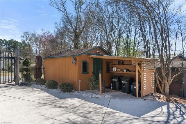 423 N Shore Drive, Lexington, NC 27292