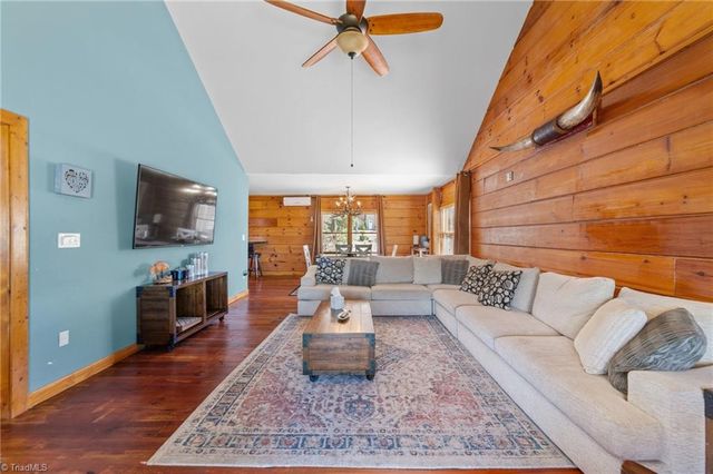 423 N Shore Drive, Lexington, NC 27292