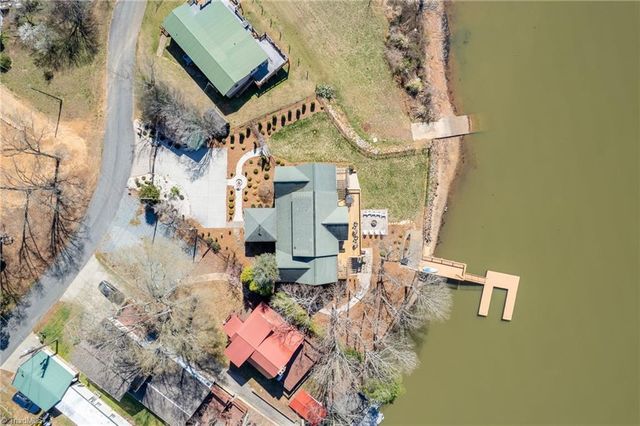 423 N Shore Drive, Lexington, NC 27292