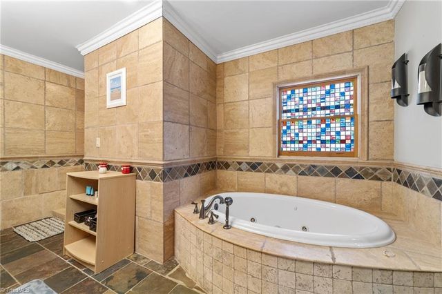 423 N Shore Drive, Lexington, NC 27292