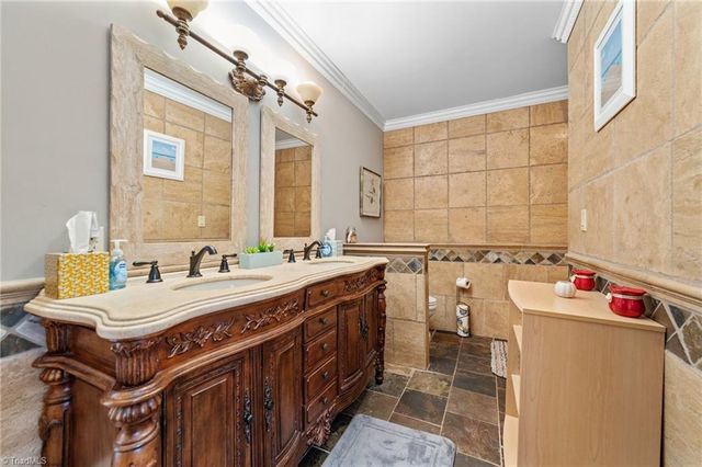 423 N Shore Drive, Lexington, NC 27292