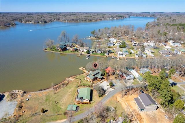 423 N Shore Drive, Lexington, NC 27292
