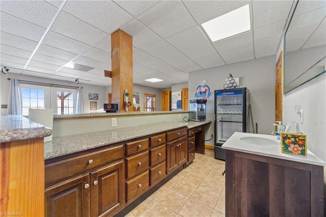 423 N Shore Drive, Lexington, NC 27292