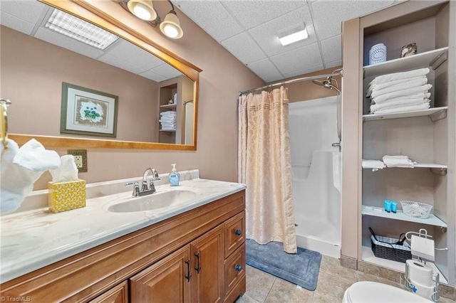 423 N Shore Drive, Lexington, NC 27292