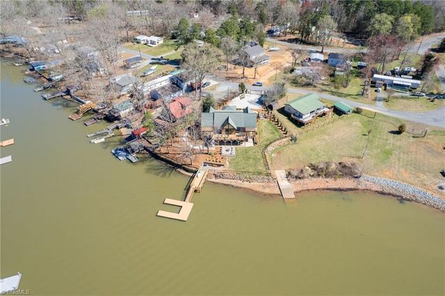 423 N Shore Drive, Lexington, NC 27292