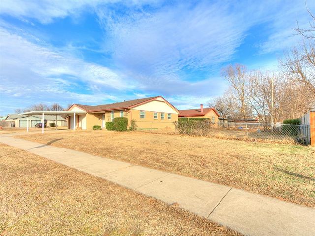 1064 NW 7th Place, Moore, OK 73160