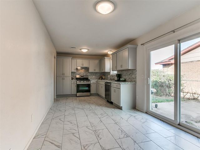 1064 NW 7th Place, Moore, OK 73160