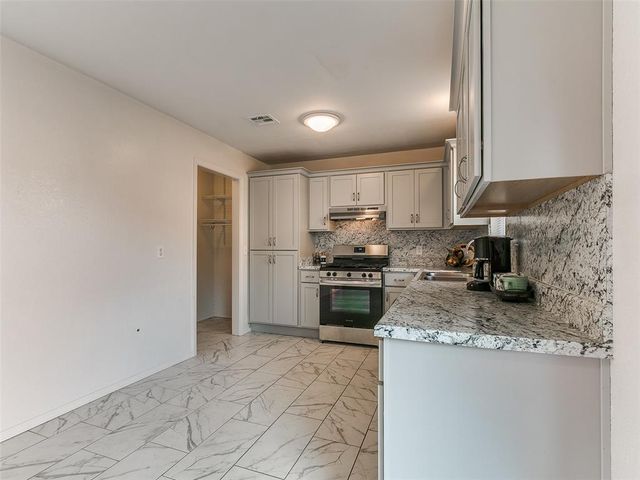 1064 NW 7th Place, Moore, OK 73160