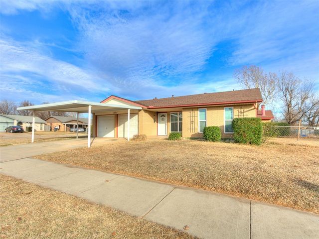 1064 NW 7th Place, Moore, OK 73160