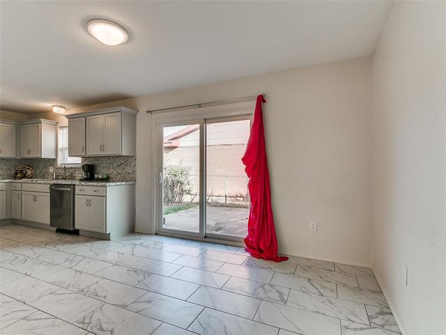 1064 NW 7th Place, Moore, OK 73160