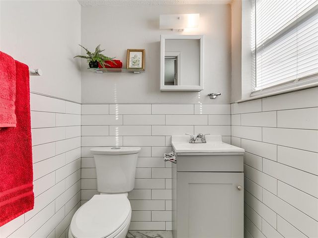 1064 NW 7th Place, Moore, OK 73160