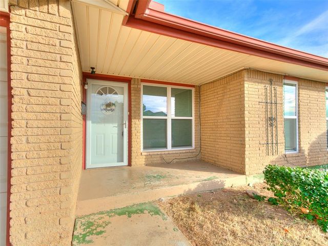 1064 NW 7th Place, Moore, OK 73160