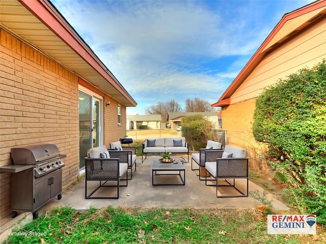 1064 NW 7th Place, Moore, OK 73160