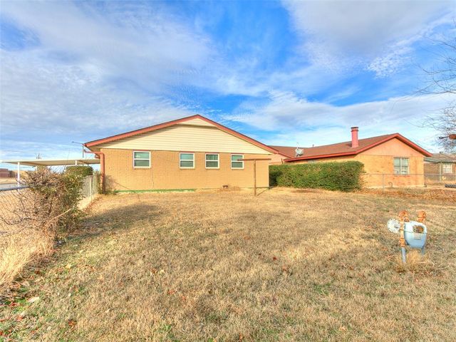 1064 NW 7th Place, Moore, OK 73160