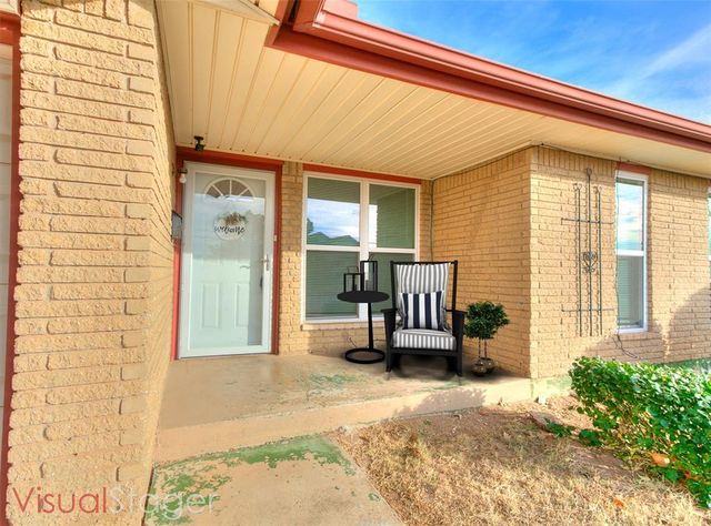 1064 NW 7th Place, Moore, OK 73160