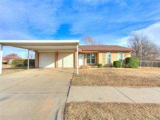 1064 NW 7th Place, Moore, OK 73160