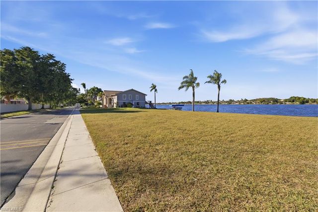 5090 Harborage DR, Fort Myers, FL 33908
