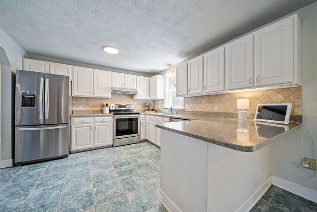 647 Cross Country Road, Pembroke, NH 03275