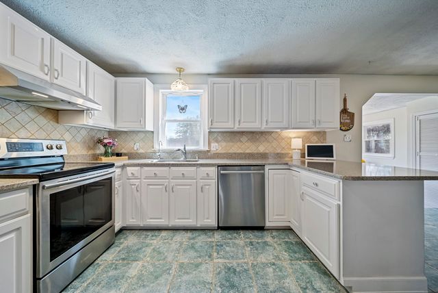 647 Cross Country Road, Pembroke, NH 03275