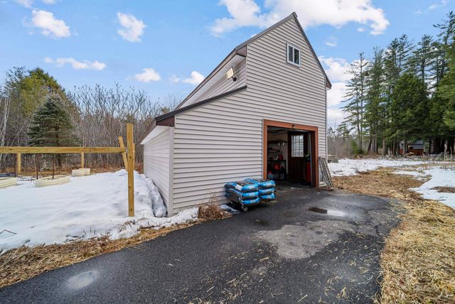647 Cross Country Road, Pembroke, NH 03275