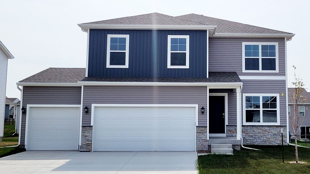 2904 Plum Drive, Norwalk, IA 50211