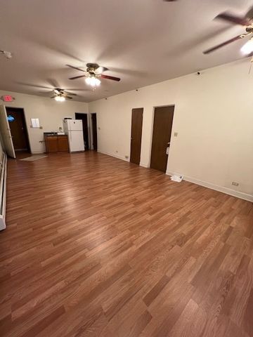 8607 W Cermak Road, North Riverside, IL 60546