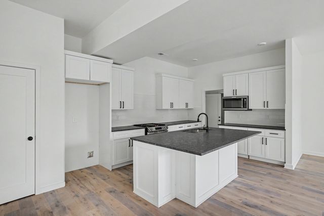 213 Walnutwood Lane, Nashville, TN 37211
