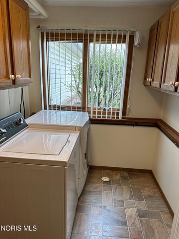 9718 Millcroft Road, Perrysburg, OH 43551