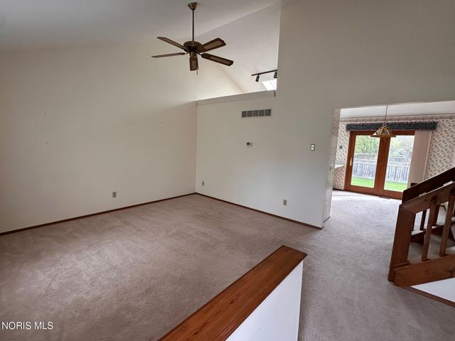 9718 Millcroft Road, Perrysburg, OH 43551