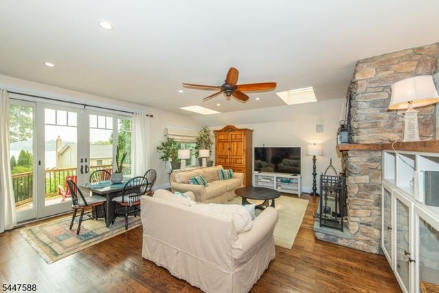 121 Maxim Dr, Hopatcong Boro, NJ 07843