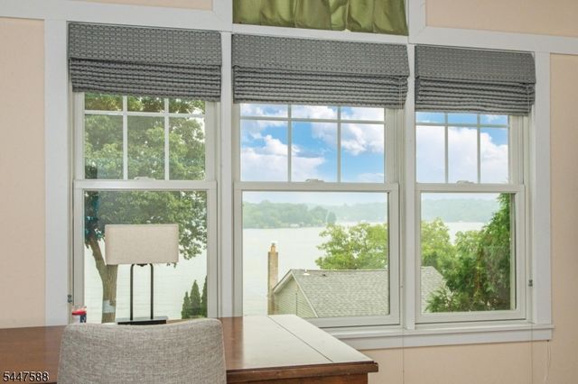 121 Maxim Dr, Hopatcong Boro, NJ 07843