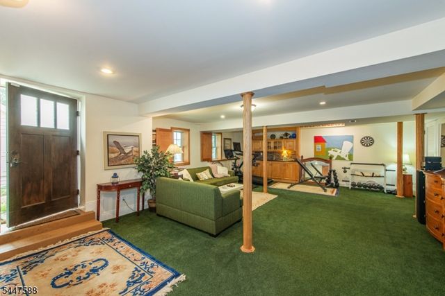 121 Maxim Dr, Hopatcong Boro, NJ 07843