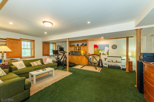 121 Maxim Dr, Hopatcong Boro, NJ 07843
