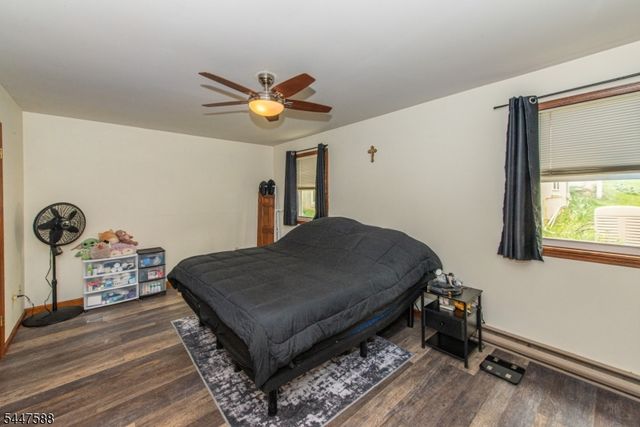121 Maxim Dr, Hopatcong Boro, NJ 07843
