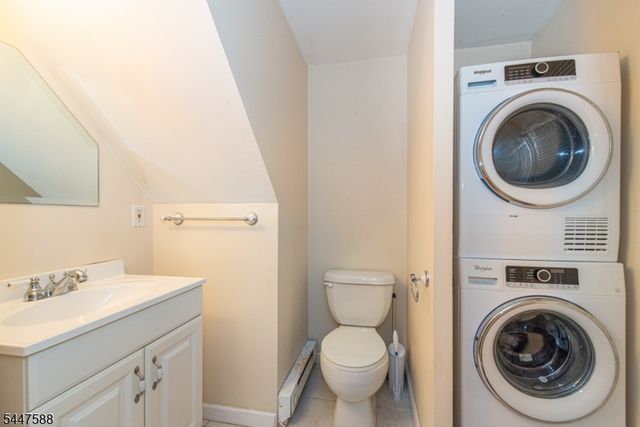 121 Maxim Dr, Hopatcong Boro, NJ 07843