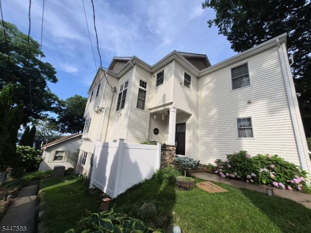 121 Maxim Dr, Hopatcong Boro, NJ 07843