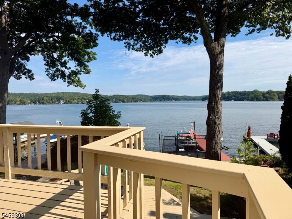 121 Maxim Dr, Hopatcong Boro, NJ 07843 — photo 4