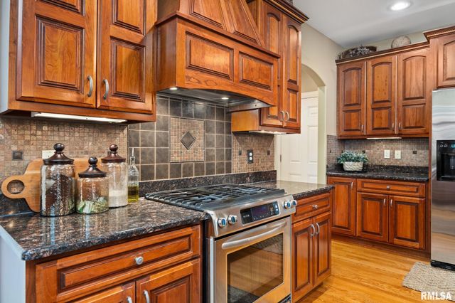 6410 W Willow Oak Court, Edwards, IL 61528