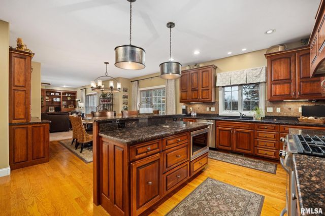 6410 W Willow Oak Court, Edwards, IL 61528