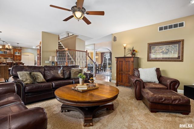 6410 W Willow Oak Court, Edwards, IL 61528