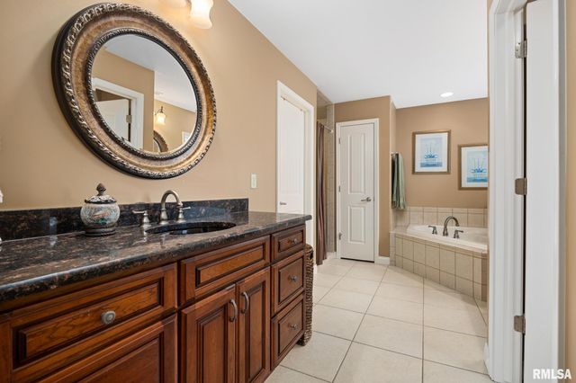 6410 W Willow Oak Court, Edwards, IL 61528