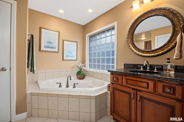 6410 W Willow Oak Court, Edwards, IL 61528