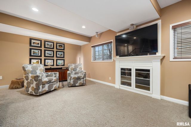 6410 W Willow Oak Court, Edwards, IL 61528