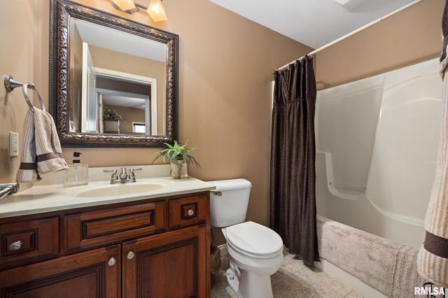 6410 W Willow Oak Court, Edwards, IL 61528