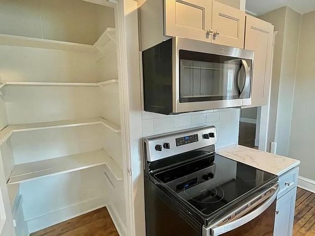 37 E 32nd Street, Kansas City, MO 64111