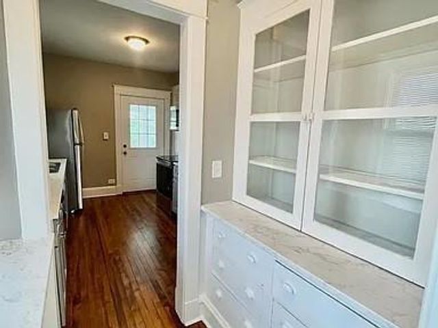 37 E 32nd Street, Kansas City, MO 64111