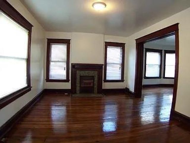 37 E 32nd Street, Kansas City, MO 64111