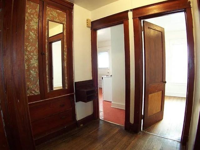 37 E 32nd Street, Kansas City, MO 64111